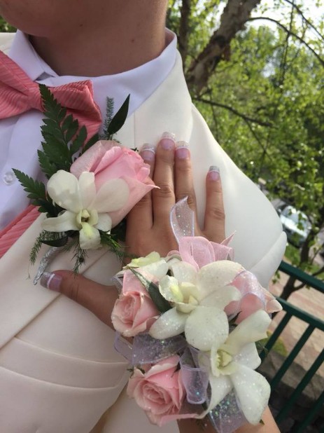 Wedding, flower bracelet, flower corsage boutonnières Cupidon florist Montreal
